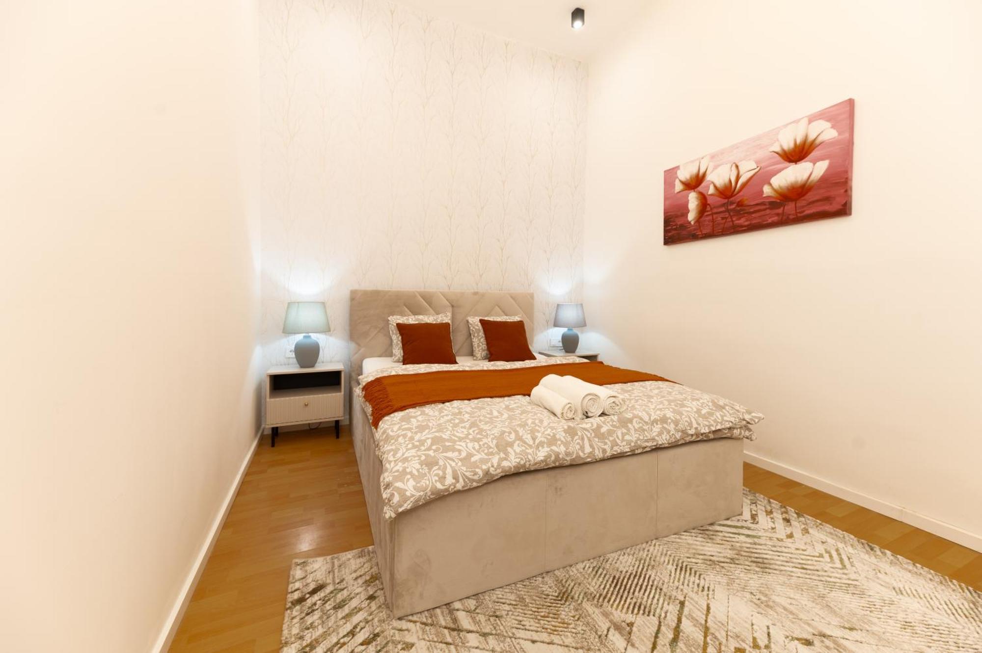 Superior N' Cozy Mozsar 6 In The Heart Of Apartment